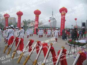 軍樂隊、氣柱、彩炮